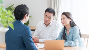 老人ホームについて相談する人